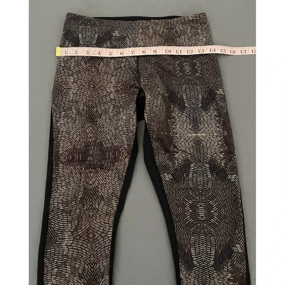 LULULEMON Capri Leggings Womens Compression Graphic Print Size 6 Black/Brown